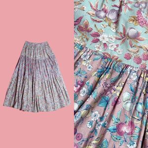 1950s NOVELTY FRUITS and Florals High Waist COTTON Tiered Skirt W/Pockets. Small